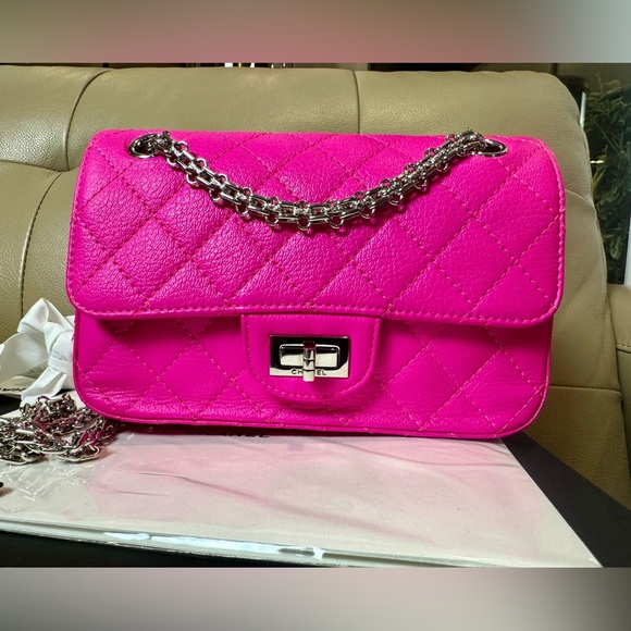Pending xx CHANEL▪️19K 2.55 Mini Reissue Fuschia quilted goatskin - Picture 4 of 16